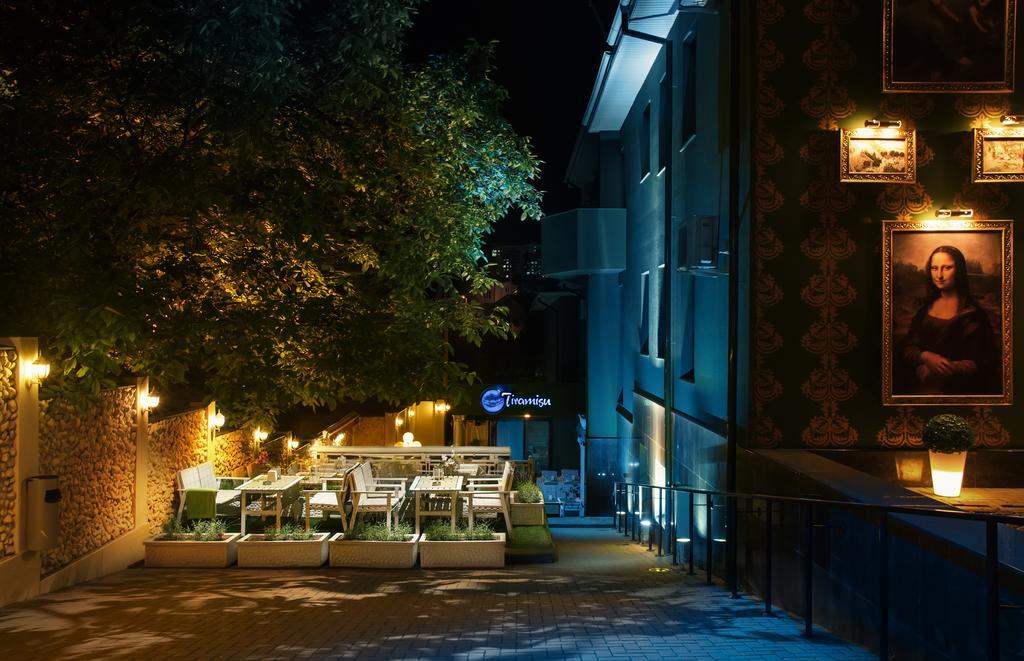 Weekend Boutique Hotel Kischinau Exterior foto